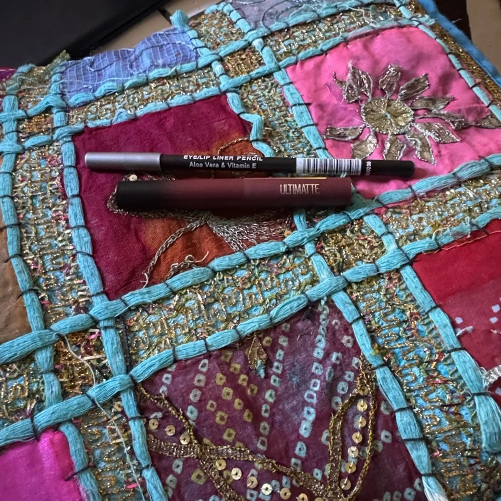 Ultimatte Lipstick and eyeliner Set